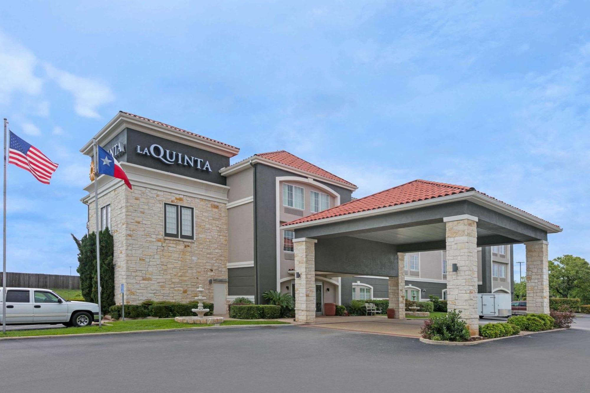 La Quinta By Wyndham Fredericksburg Hotel Exterior foto