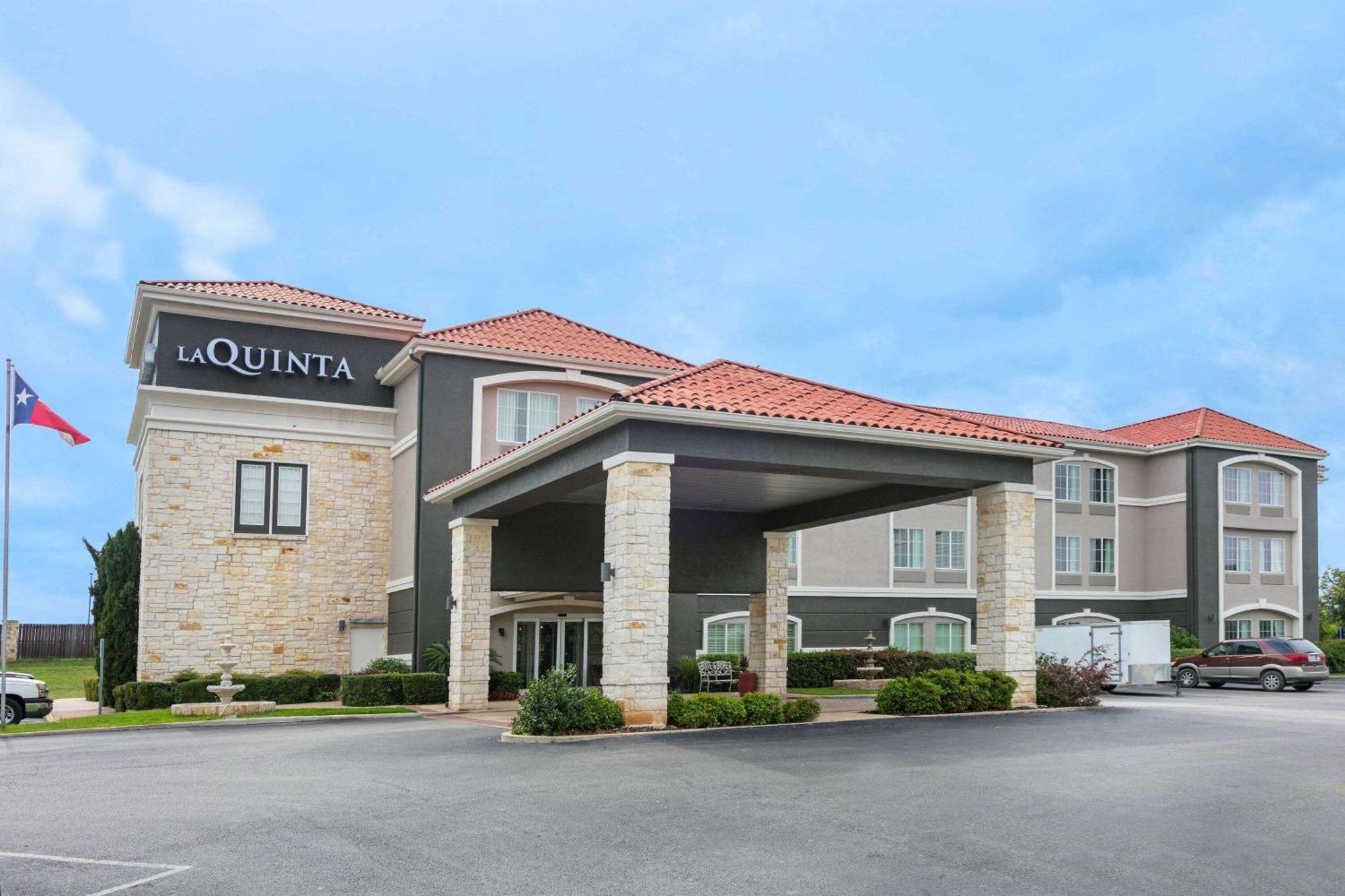 La Quinta By Wyndham Fredericksburg Hotel Exterior foto