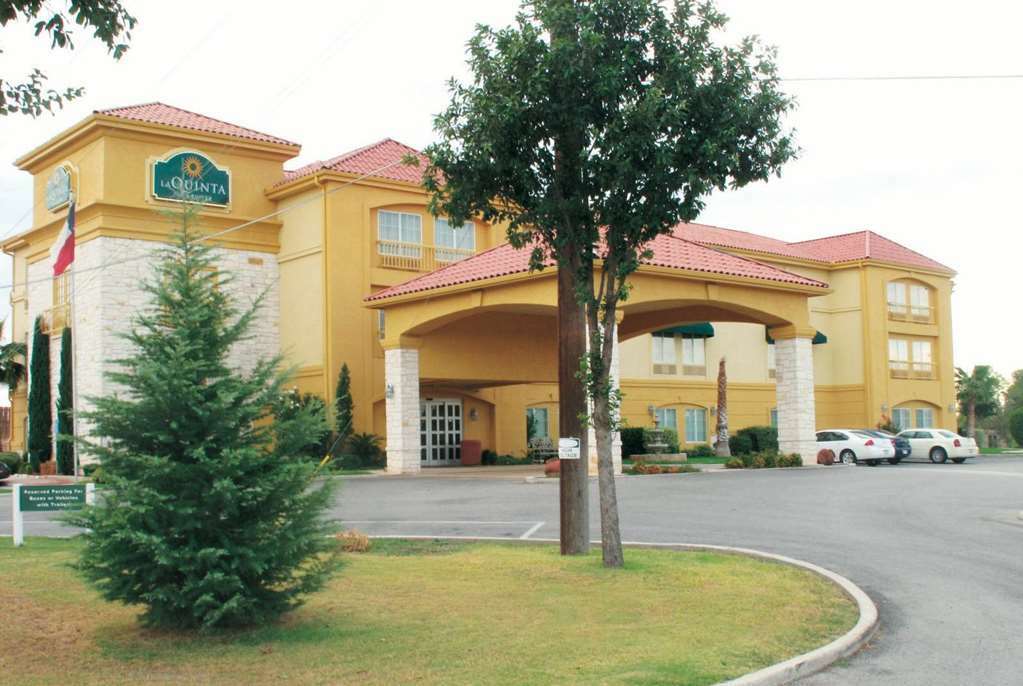 La Quinta By Wyndham Fredericksburg Hotel Exterior foto